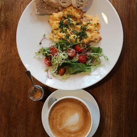 Cozy And Great Location By Cooee شقة وارسو