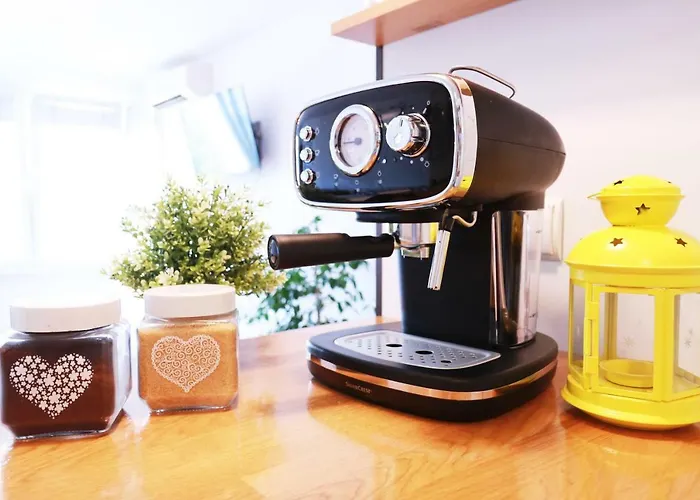 Cozy And Great Location By Cooee Apartment